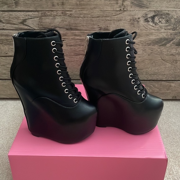 Going to consignment next week!! Last chance!! Sexy Charla Tedrick Wedges NIB!! - Picture 3 of 8